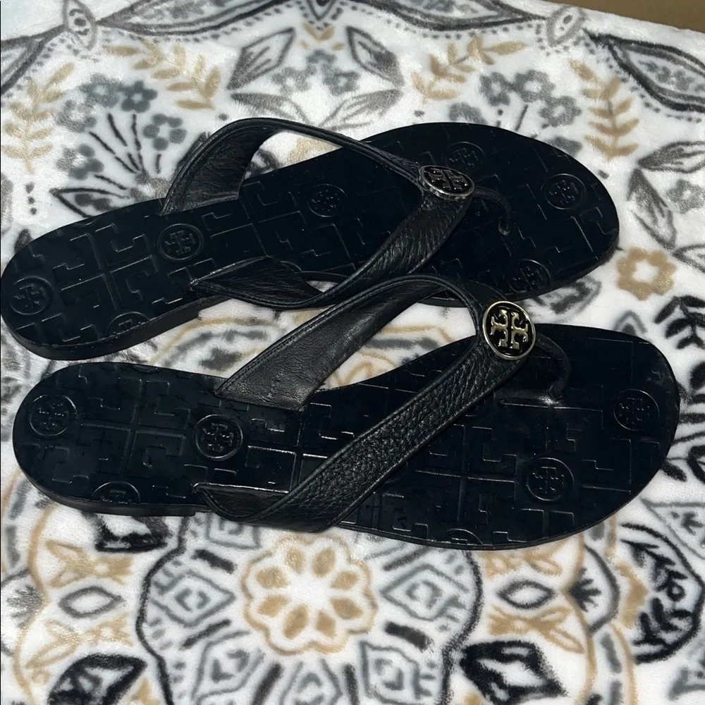 Tory Burch Black Leather Flip Sandals, 7M - Picture 5 of 10